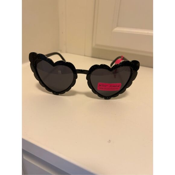 Betsey Johnson NWT True To Heart Glittering Sunglasses, Black, MSRP $48 - Picture 1 of 6